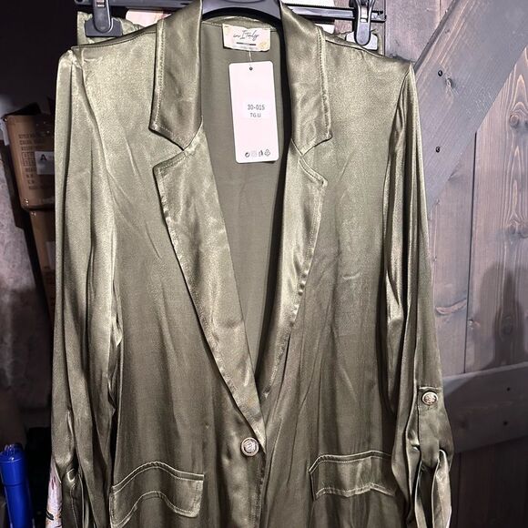 Italian Satin Blazer and Pants Set - Picture 15 of 16